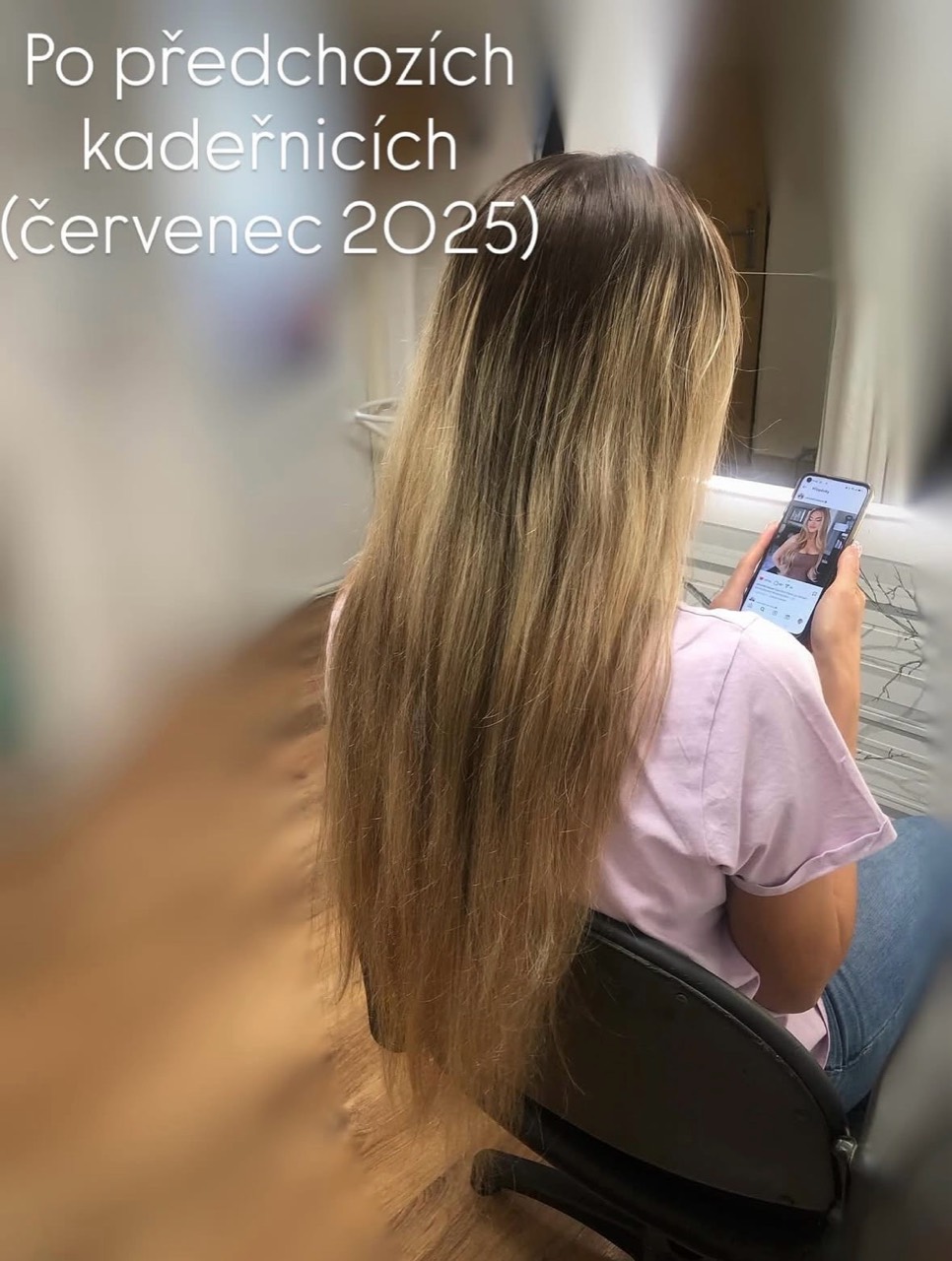Dlouhé blond vlasy s nejednotným zesvětlením před první korekcí v červenci 2025