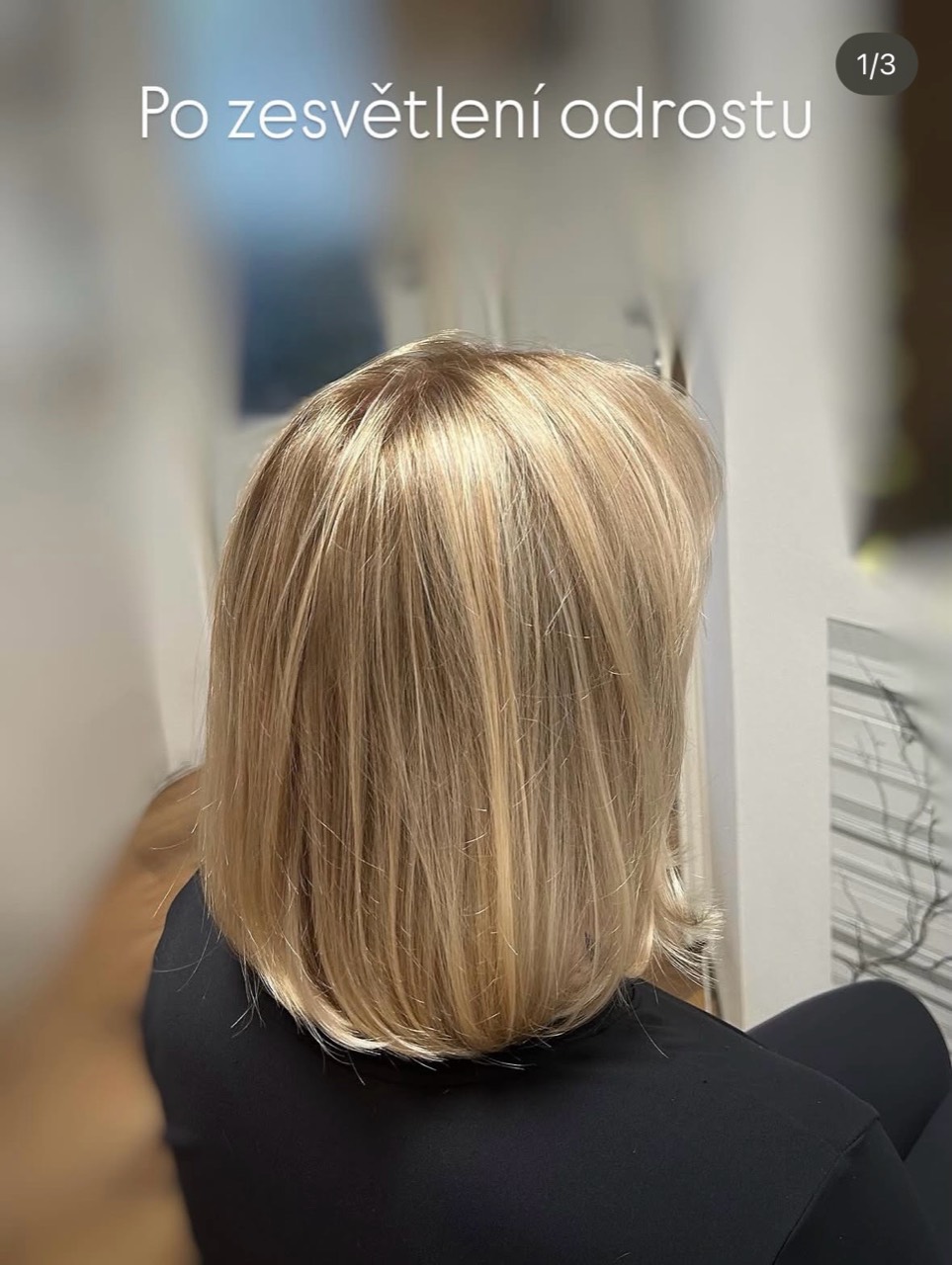 Blond vlasy po vyčištění podkladu, zesvětlení odrostu a jemném tónování do studena